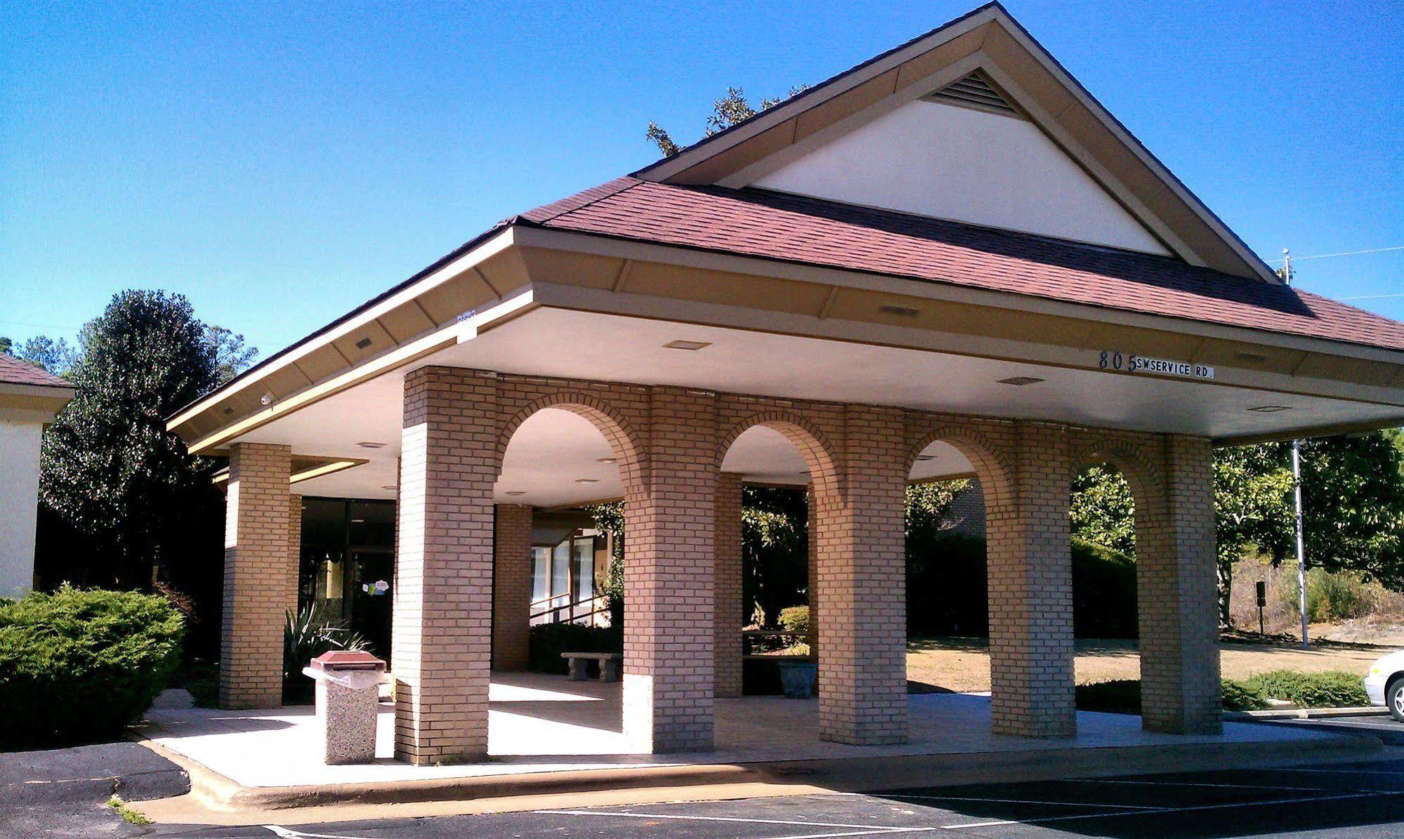 Days Inn & Conf Center By Wyndham Southern Pines Pinehurst מראה חיצוני תמונה